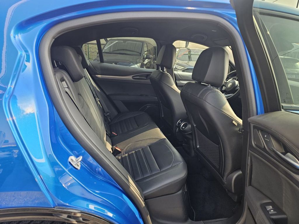 Alfa Romeo Stelvio 2023