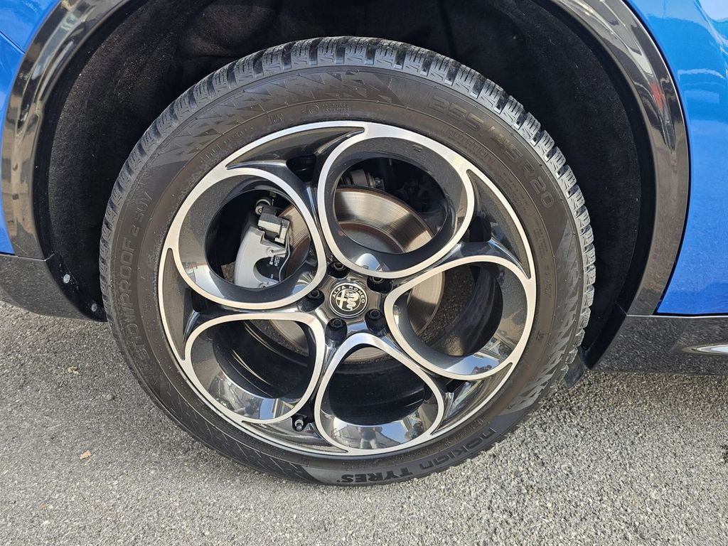 Alfa Romeo Stelvio 2023