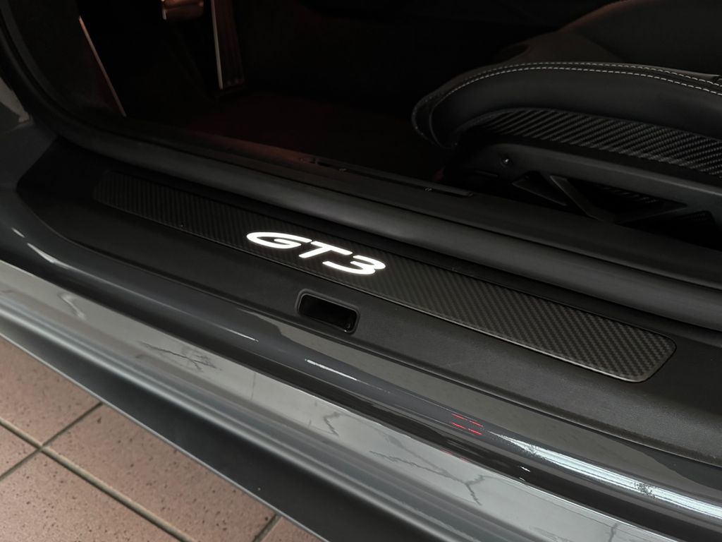 Porsche 992 2025