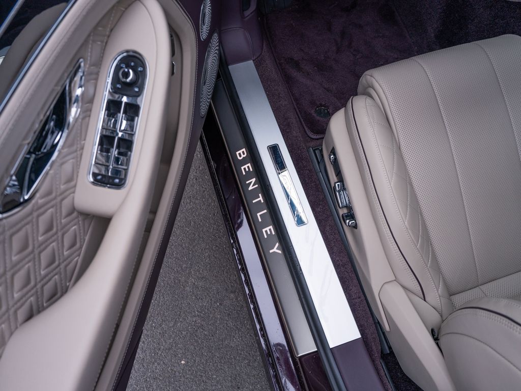 Bentley Continental GTC 2024