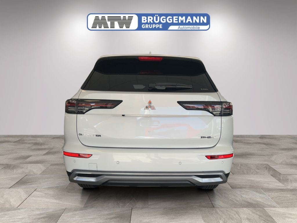 Mitsubishi Plug-in Hybrid Outlander 2025