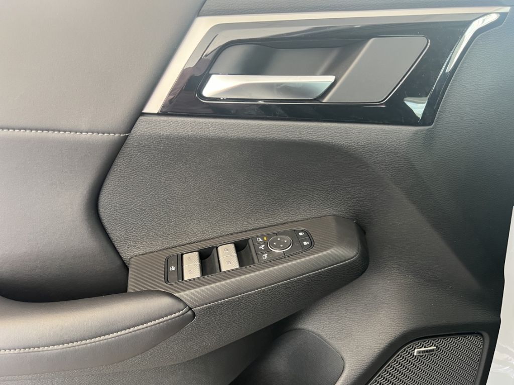 Mitsubishi Plug-in Hybrid Outlander 2025