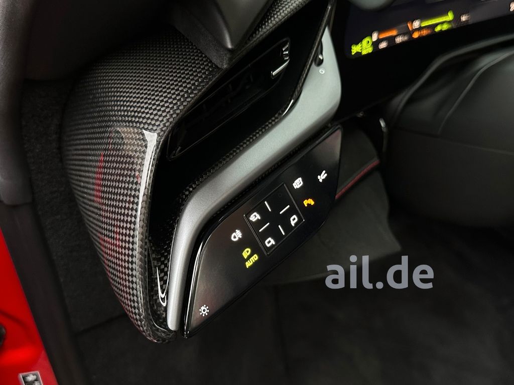 Ferrari SF90 2024
