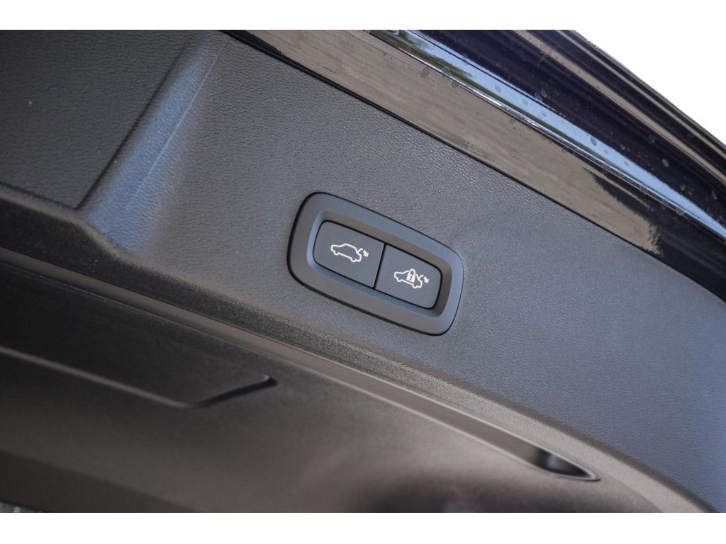 Volvo XC40 2025