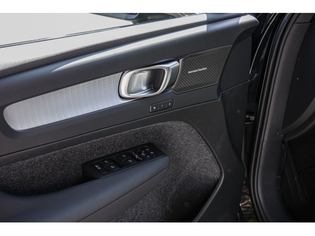 Volvo XC40 2025