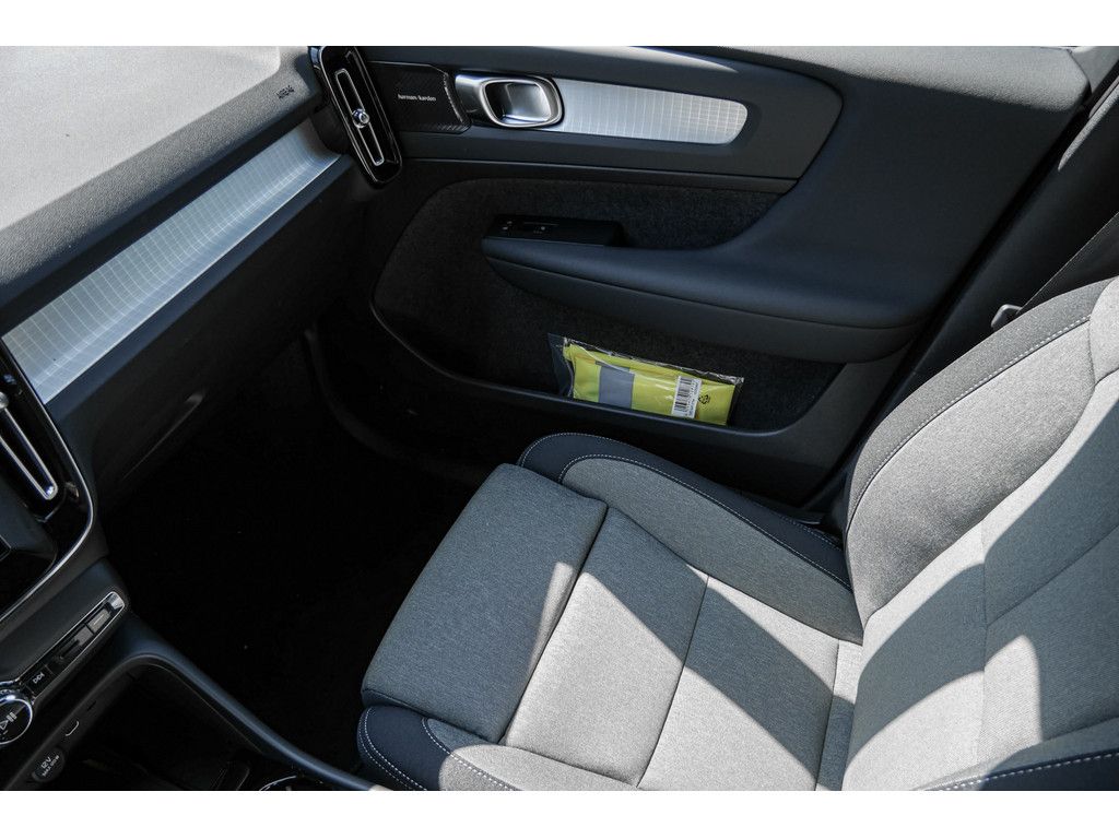 Volvo XC40 2025