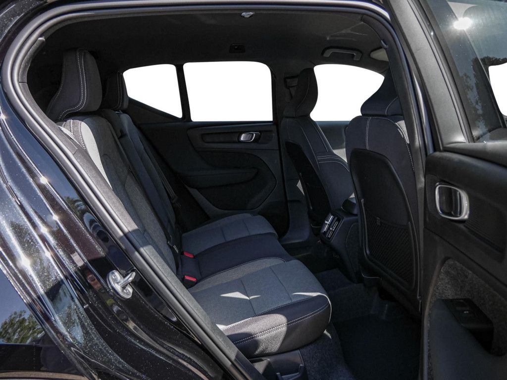 Volvo XC40 2025
