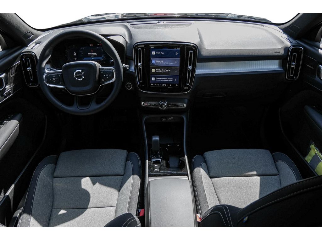 Volvo XC40 2025