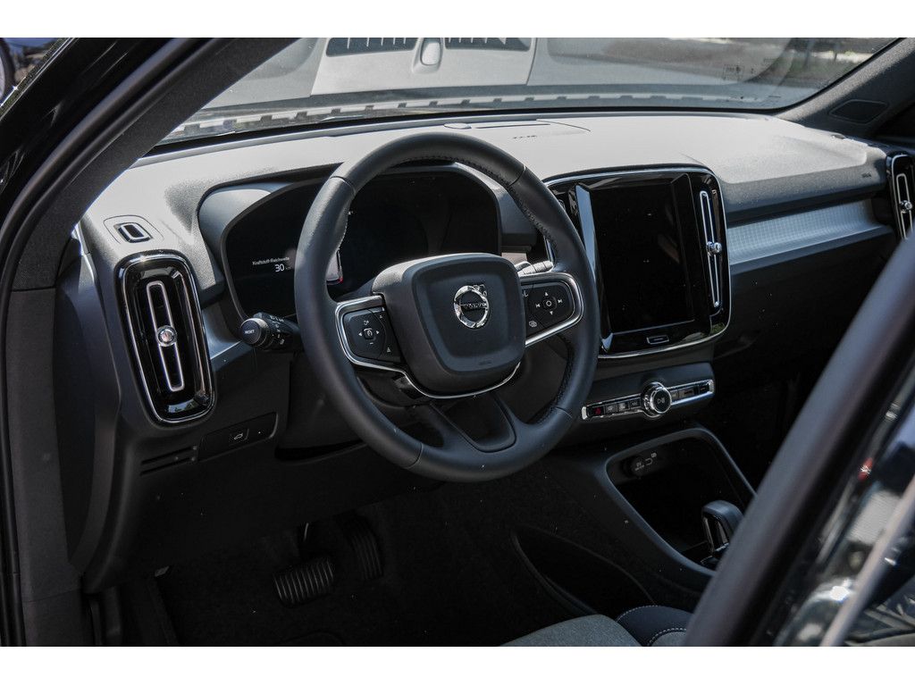 Volvo XC40 2025