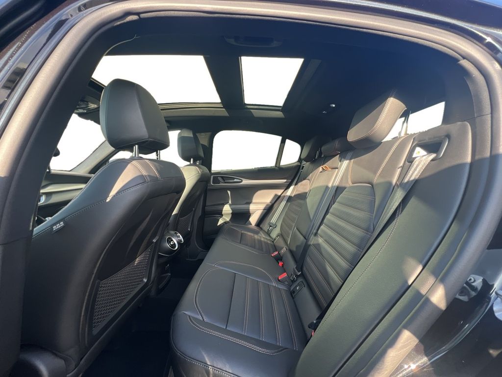 Alfa Romeo Stelvio 2025