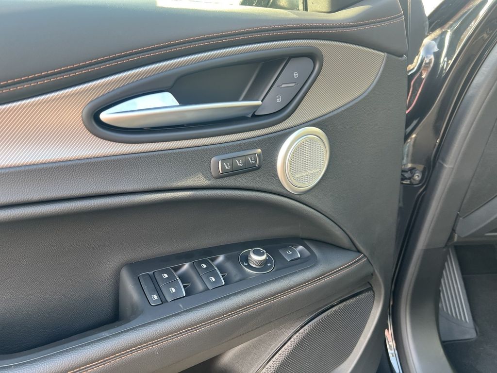 Alfa Romeo Stelvio 2025