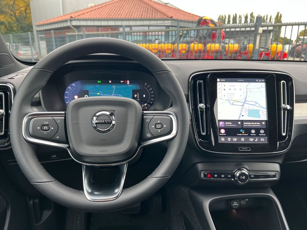 Volvo XC40 2025