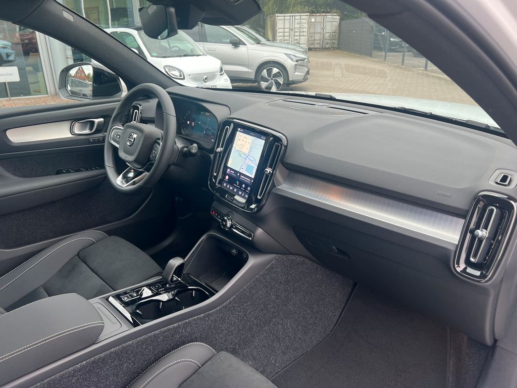 Volvo XC40 2025