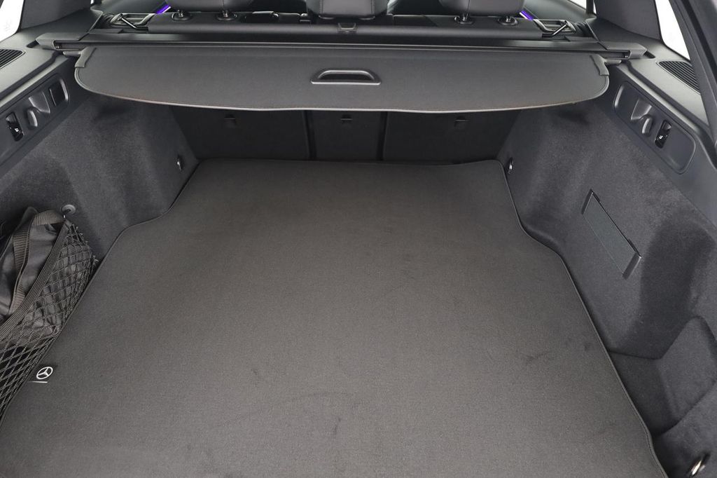 Mercedes-Benz C 200 2025