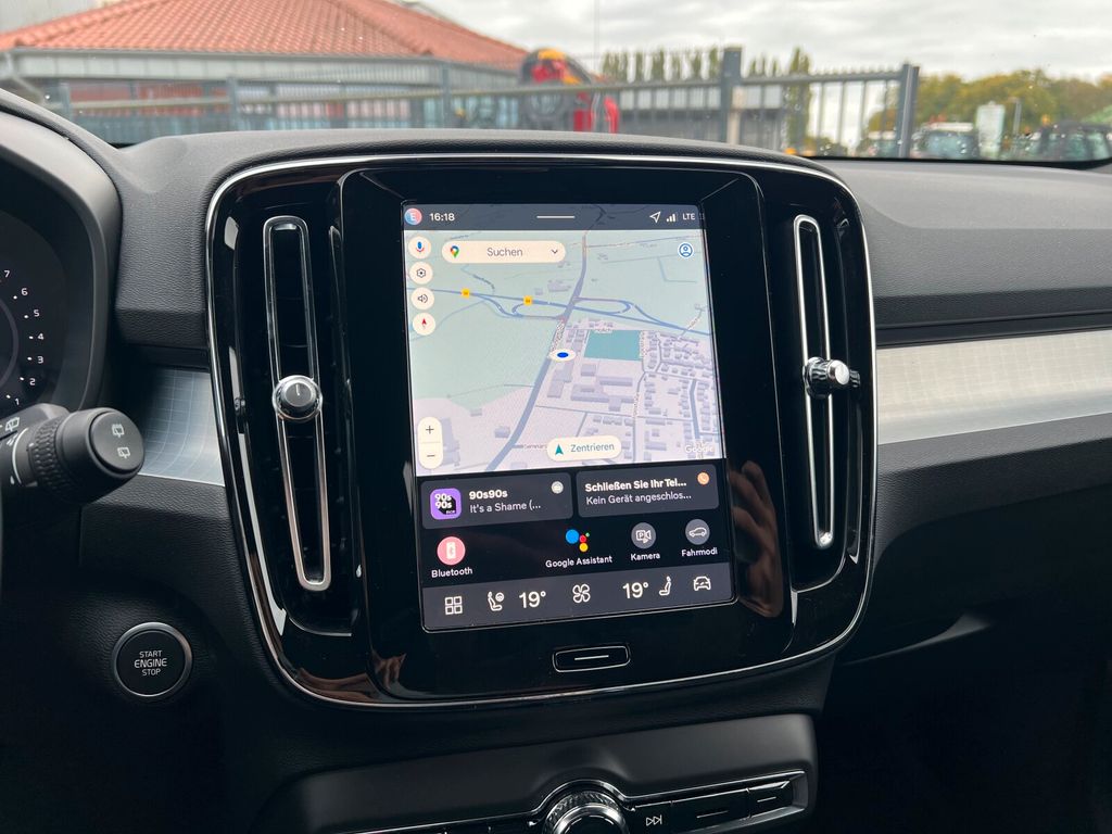 Volvo XC40 2025