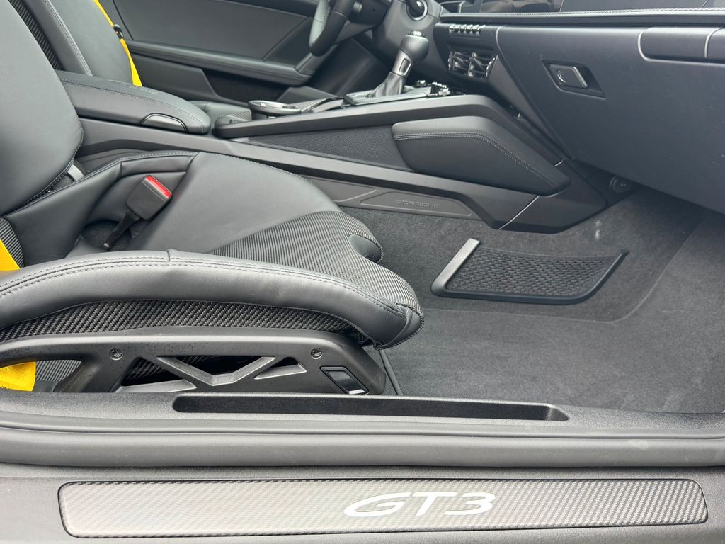 Porsche 992 2025