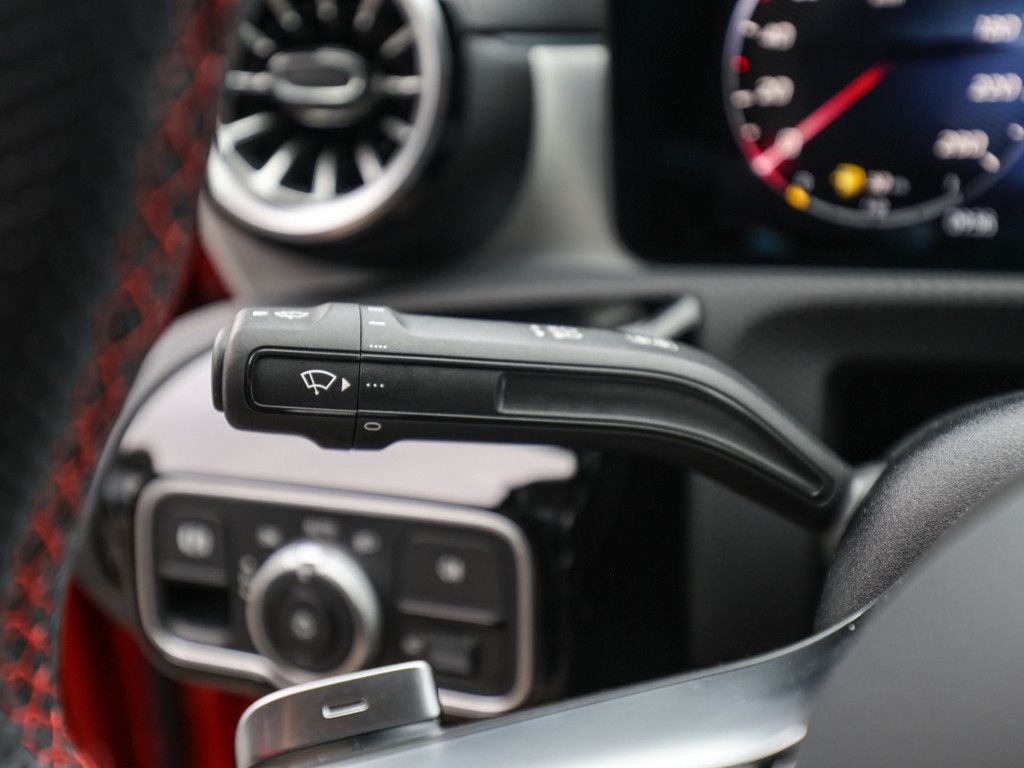 Mercedes-Benz CLA 220 2025