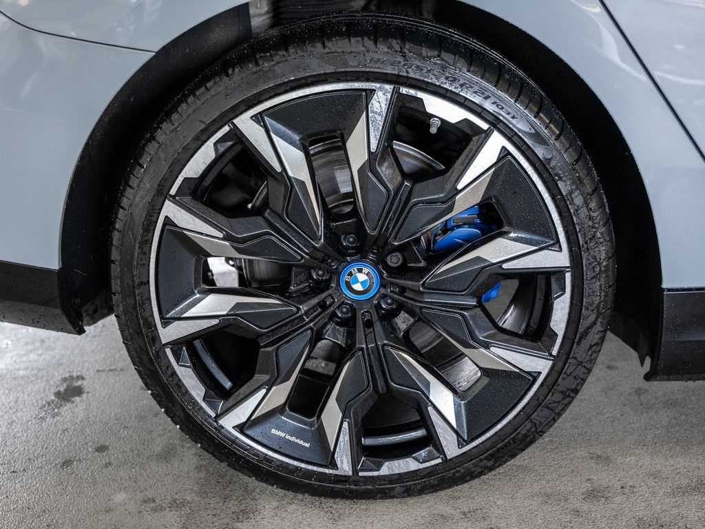 BMW i5 2024