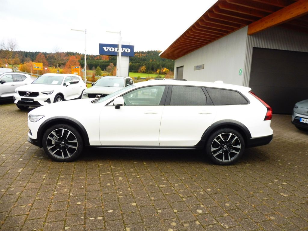Volvo V90 Cross Country 2024