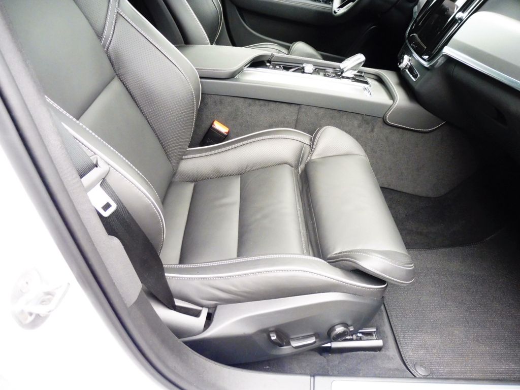 Volvo V90 Cross Country 2024