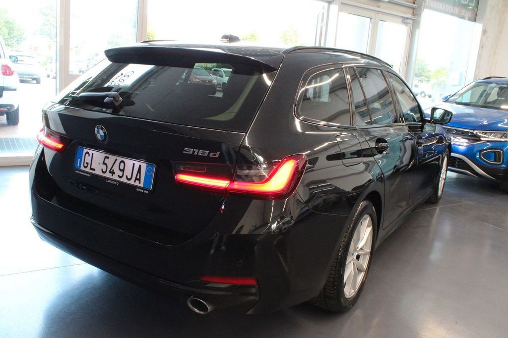 BMW 318 2022