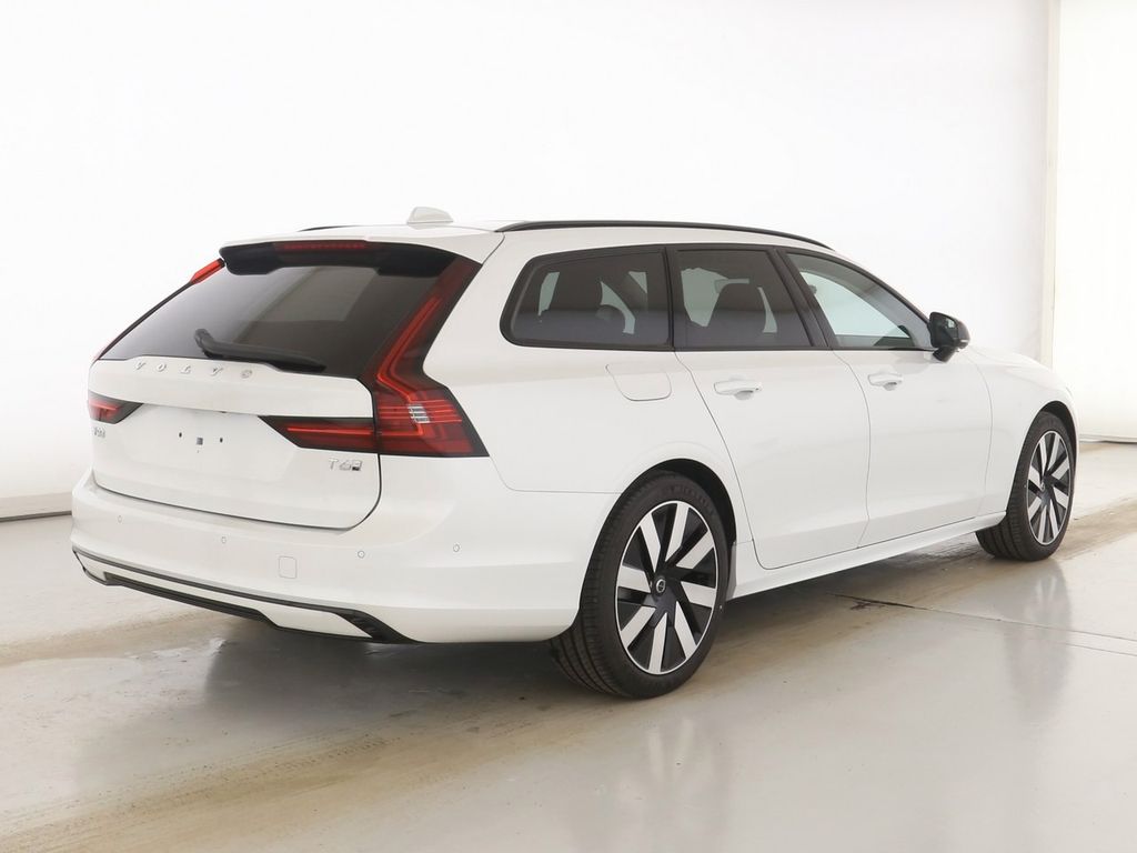 Volvo V90 2025