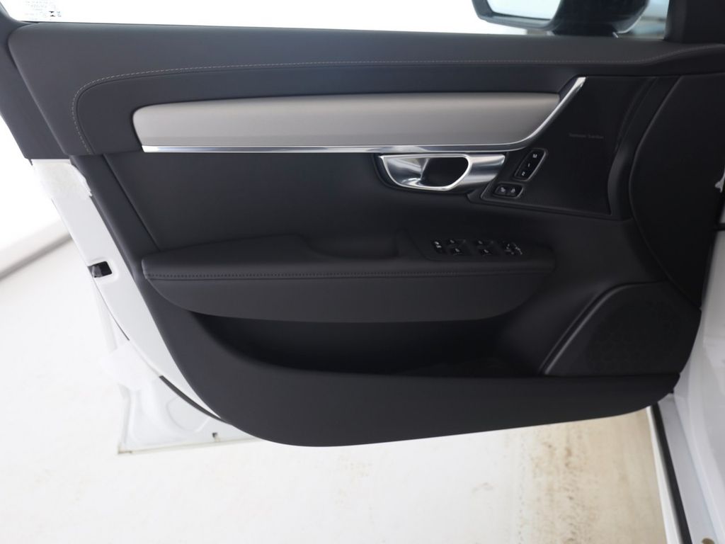 Volvo V90 2025