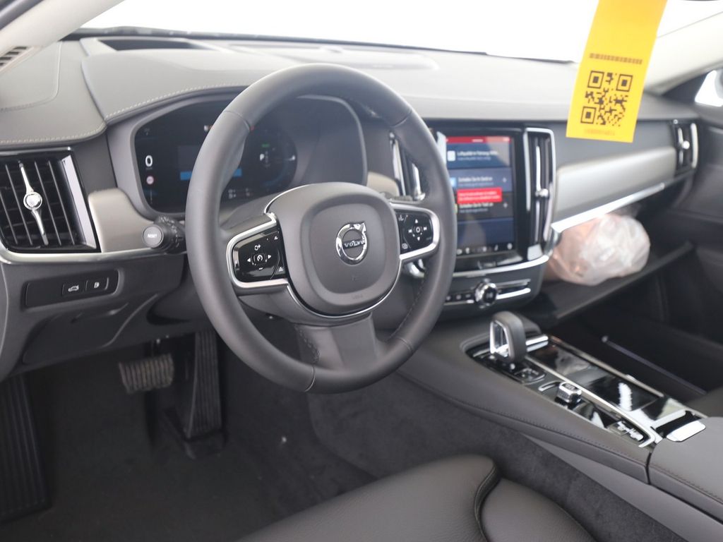 Volvo V90 2025
