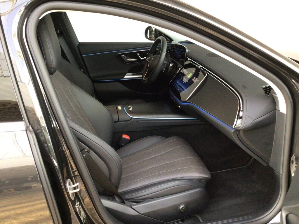 Mercedes-Benz E 300 2025