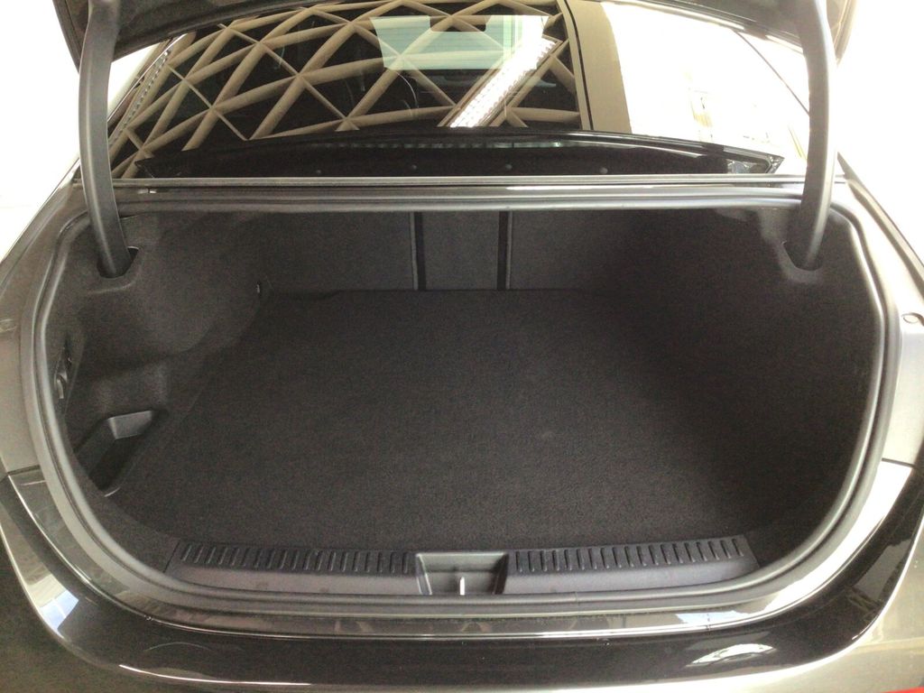 Mercedes-Benz E 300 2025