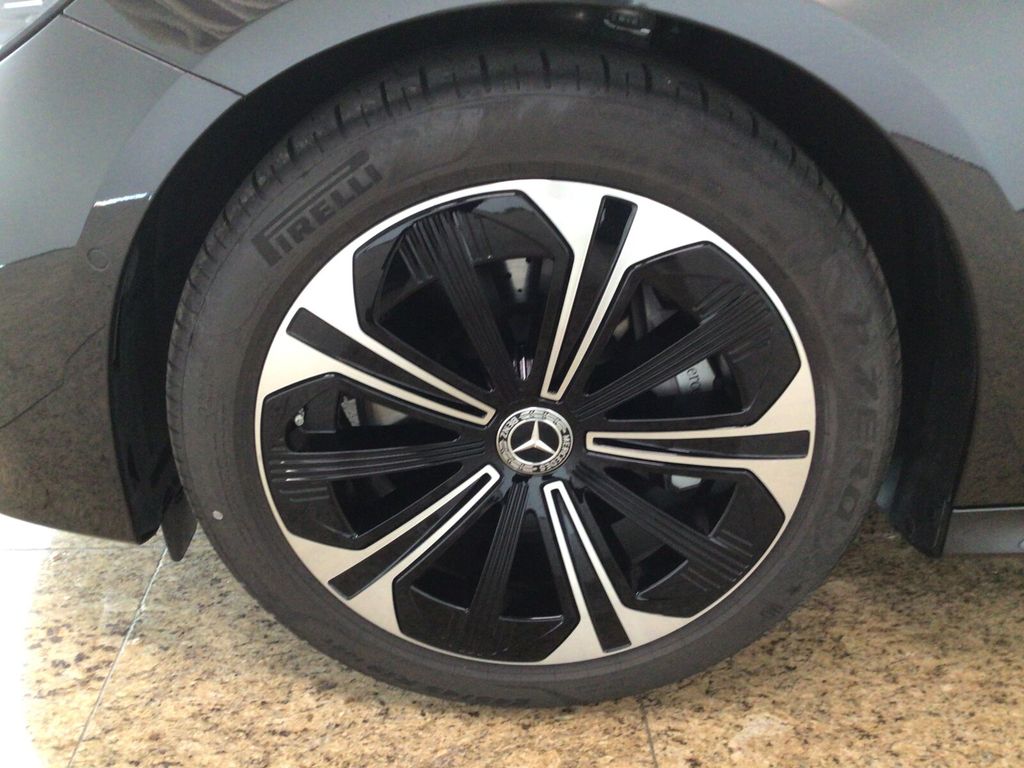 Mercedes-Benz E 300 2025