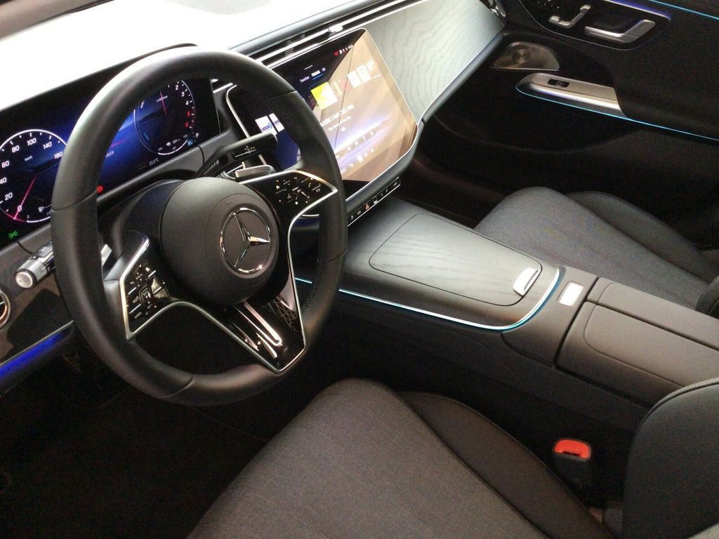 Mercedes-Benz E 300 2025