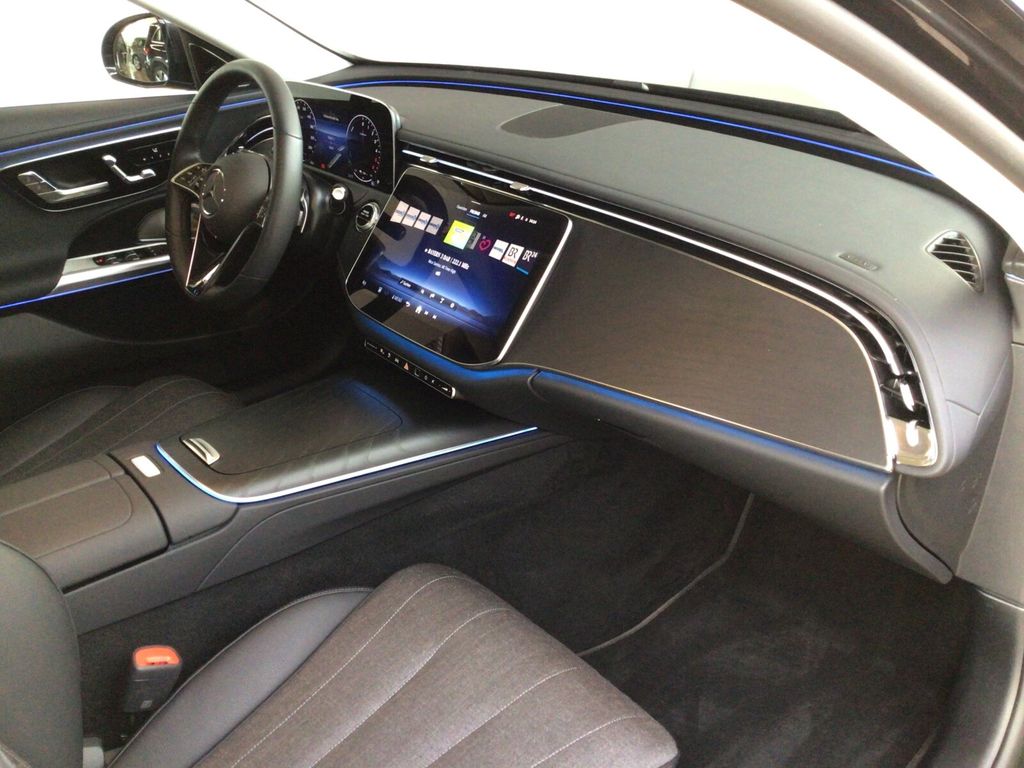 Mercedes-Benz E 300 2025