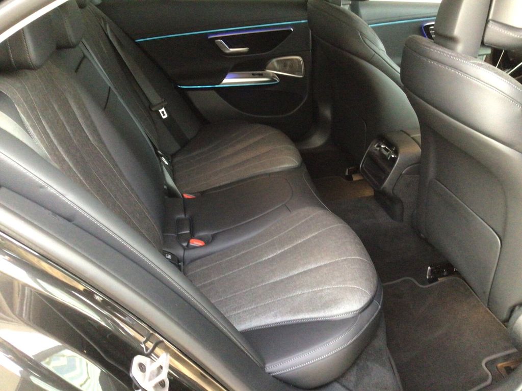 Mercedes-Benz E 300 2025