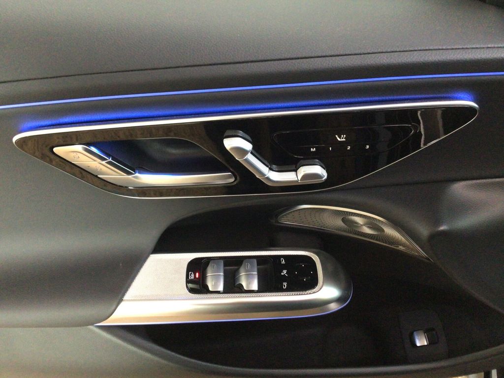 Mercedes-Benz E 300 2025