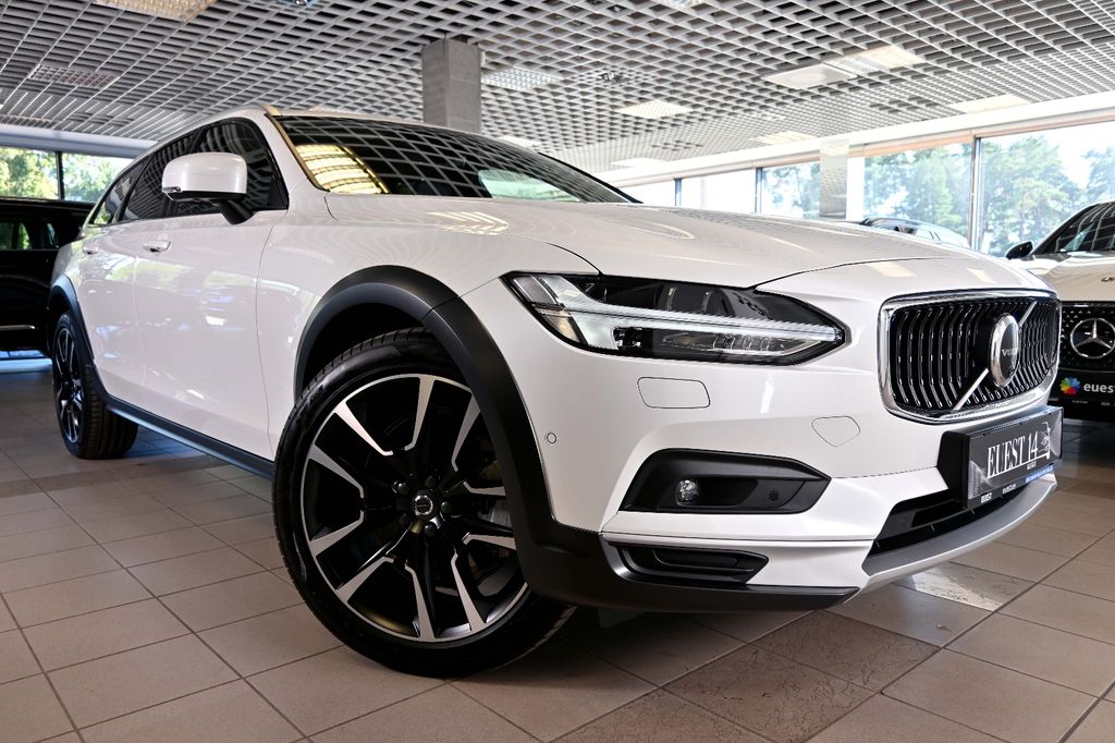 Volvo V90 Cross Country 2024
