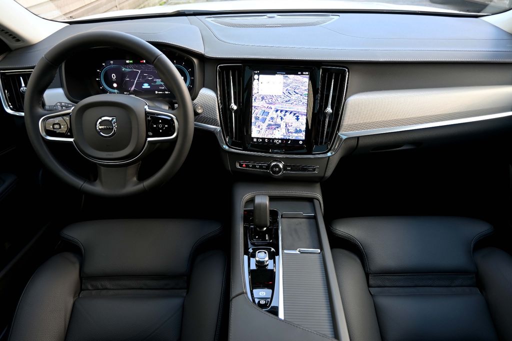 Volvo V90 Cross Country 2024