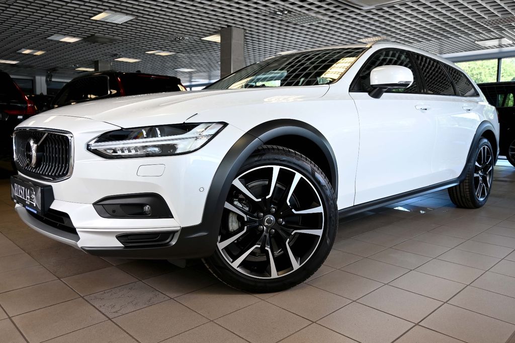Volvo V90 Cross Country 2024