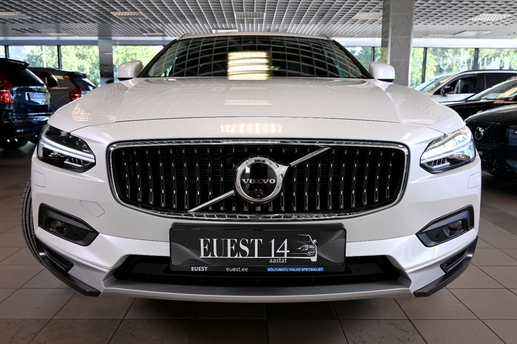 Volvo V90 Cross Country 2024