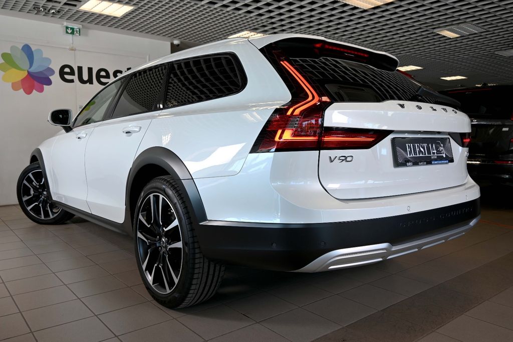 Volvo V90 Cross Country 2024