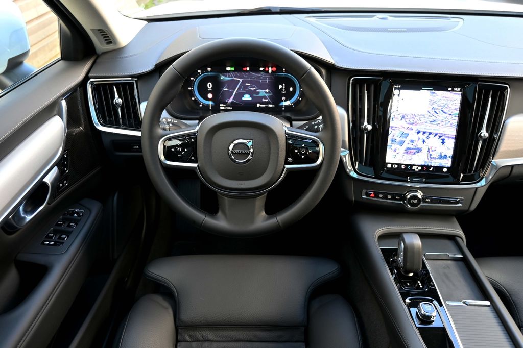 Volvo V90 Cross Country 2024