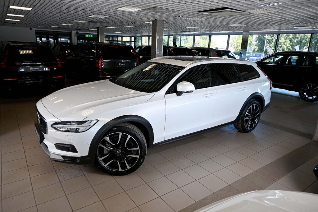 Volvo V90 Cross Country 2024