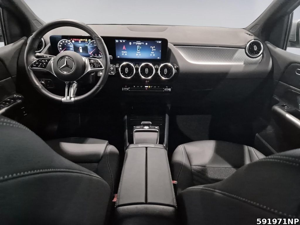 Mercedes-Benz B 200 2024