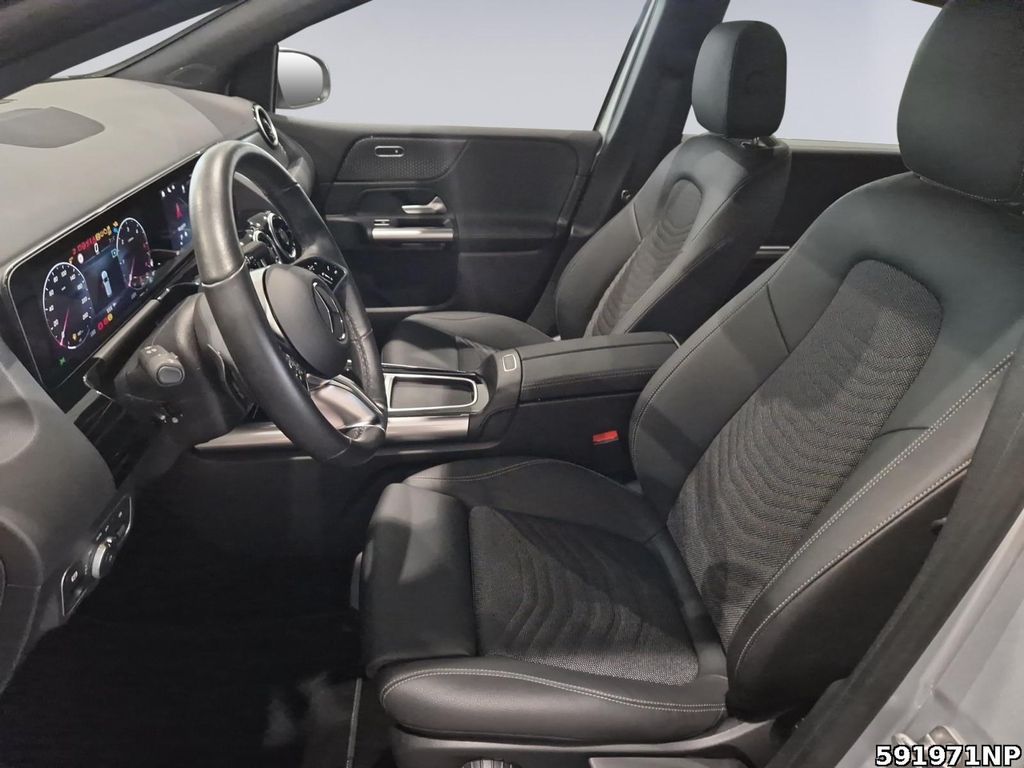 Mercedes-Benz B 200 2024