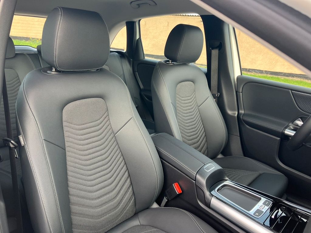 Mercedes-Benz B 200 2024