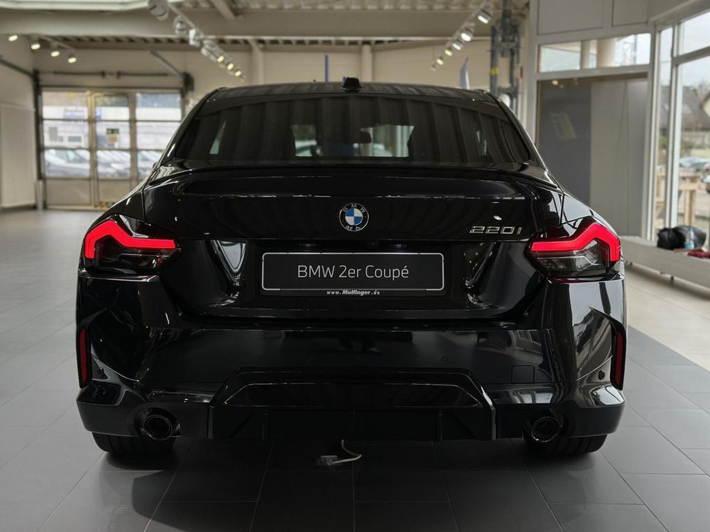 BMW 220 2025
