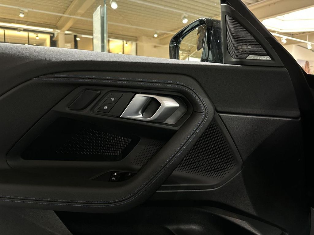 BMW 220 2025