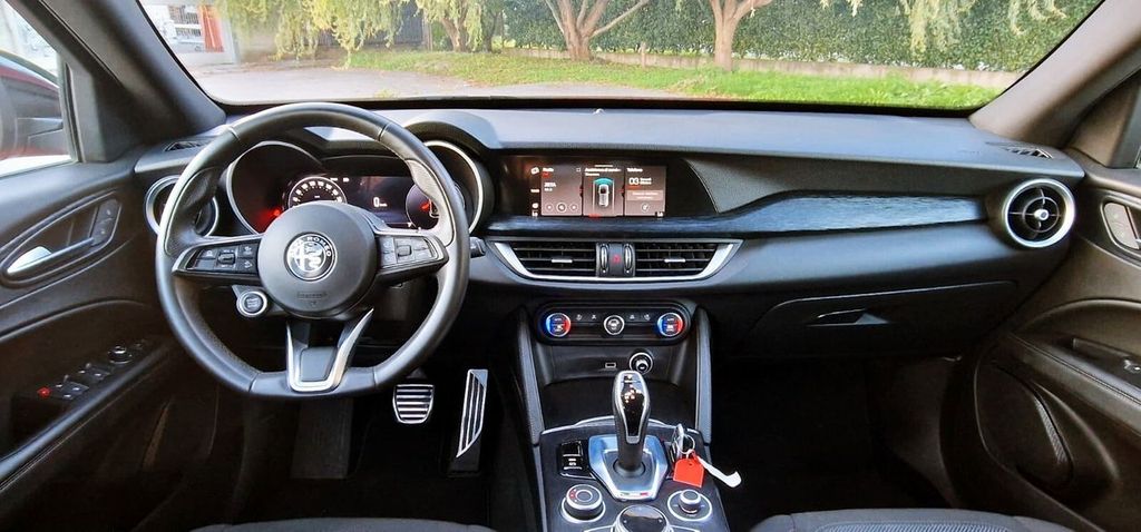 Alfa Romeo Stelvio 2023