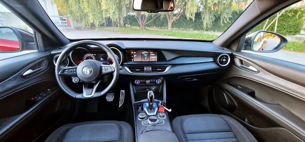 Alfa Romeo Stelvio 2023