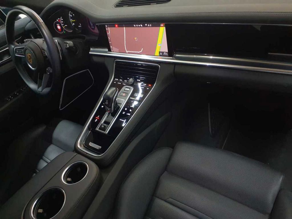 Porsche Panamera 2021